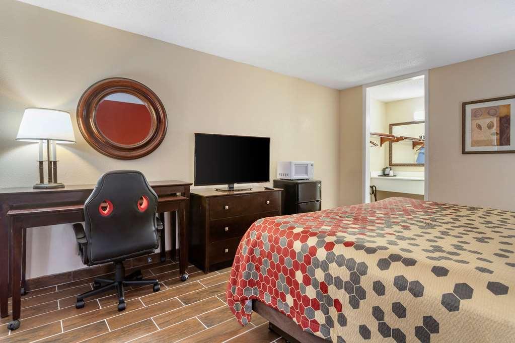 Clarion Inn Brunswick Phòng bức ảnh