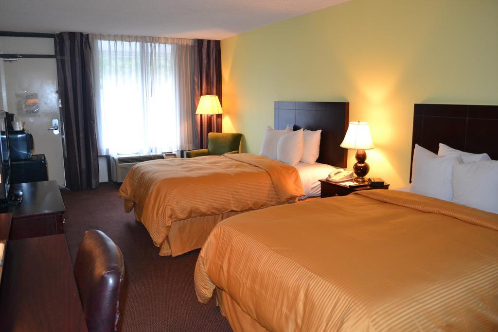Clarion Inn Brunswick Phòng bức ảnh