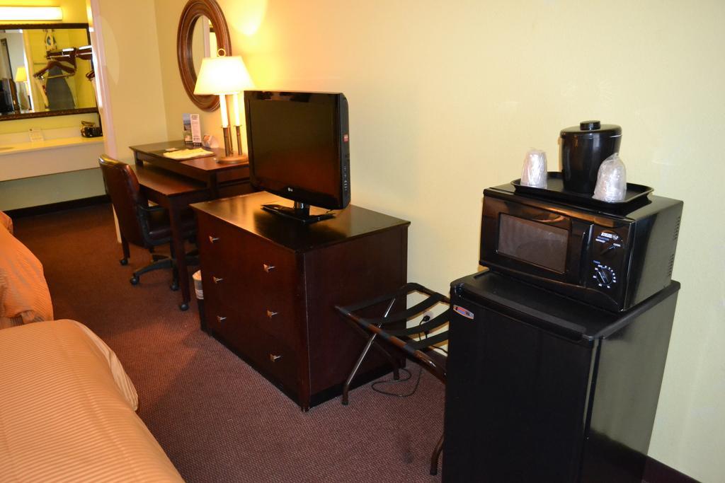 Clarion Inn Brunswick Phòng bức ảnh