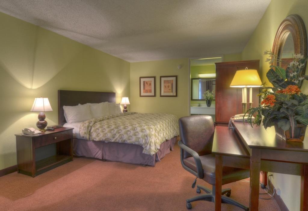 Clarion Inn Brunswick Phòng bức ảnh